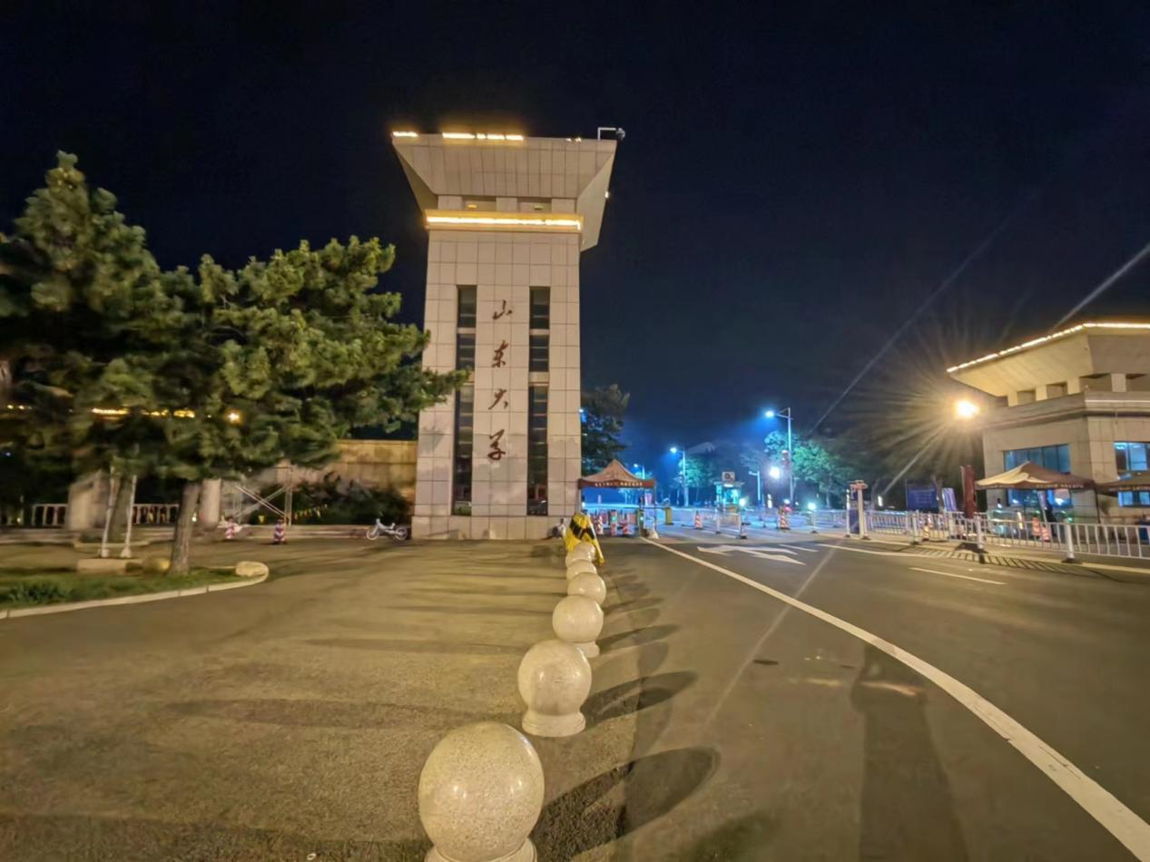 2023年8月17日校门夜景