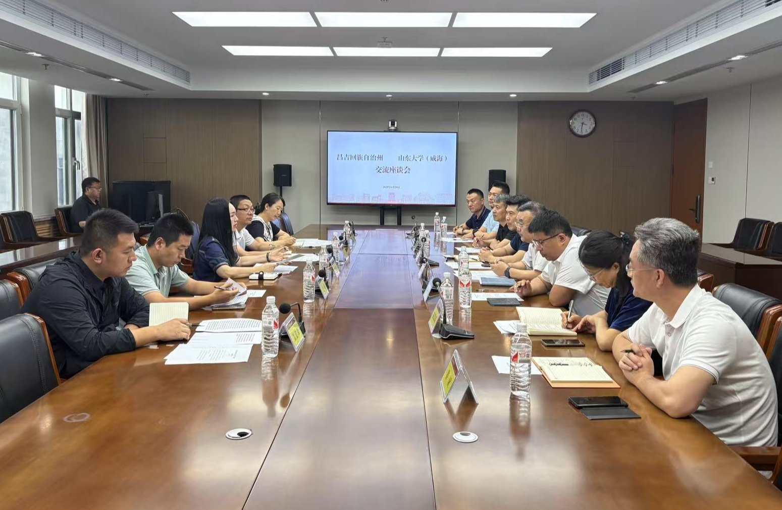 新疆昌吉回族自治州科技局一行到校区调研交流